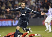 开云官网-欧冠淘汰赛之夜，凯塞多如何以唯一性统治全场