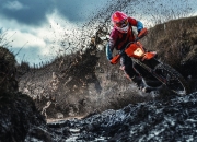 开云平台-班凯罗统治全场，广东队鏖战灰熊，一场跨越时空的篮球想象