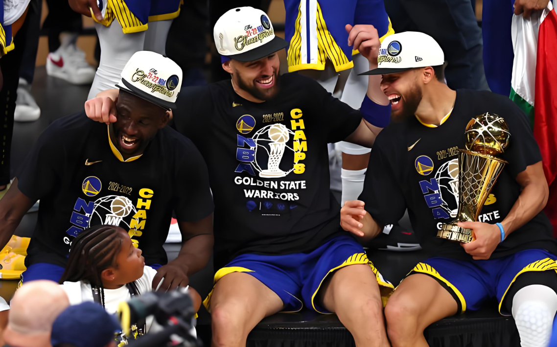 西部冠军球队闪耀全场，领先优势明显