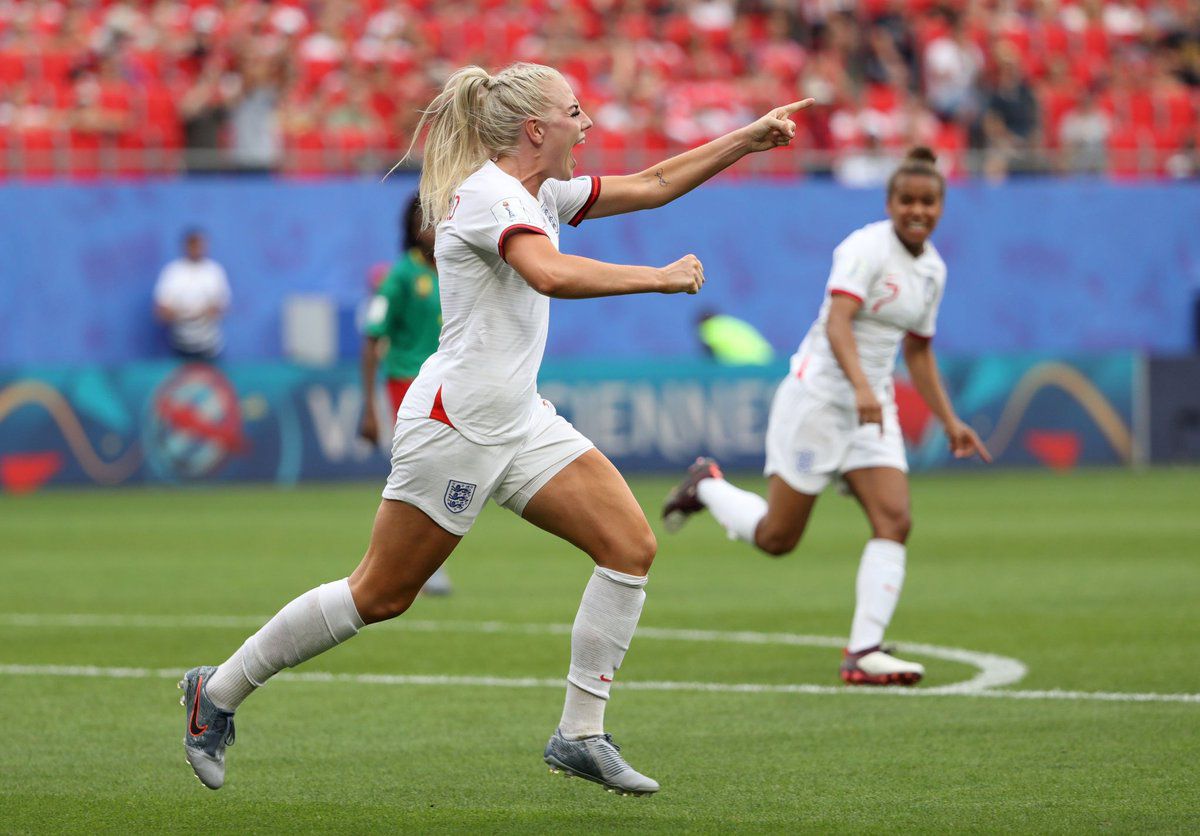 墨西哥女足在友谊赛中斩获冠军