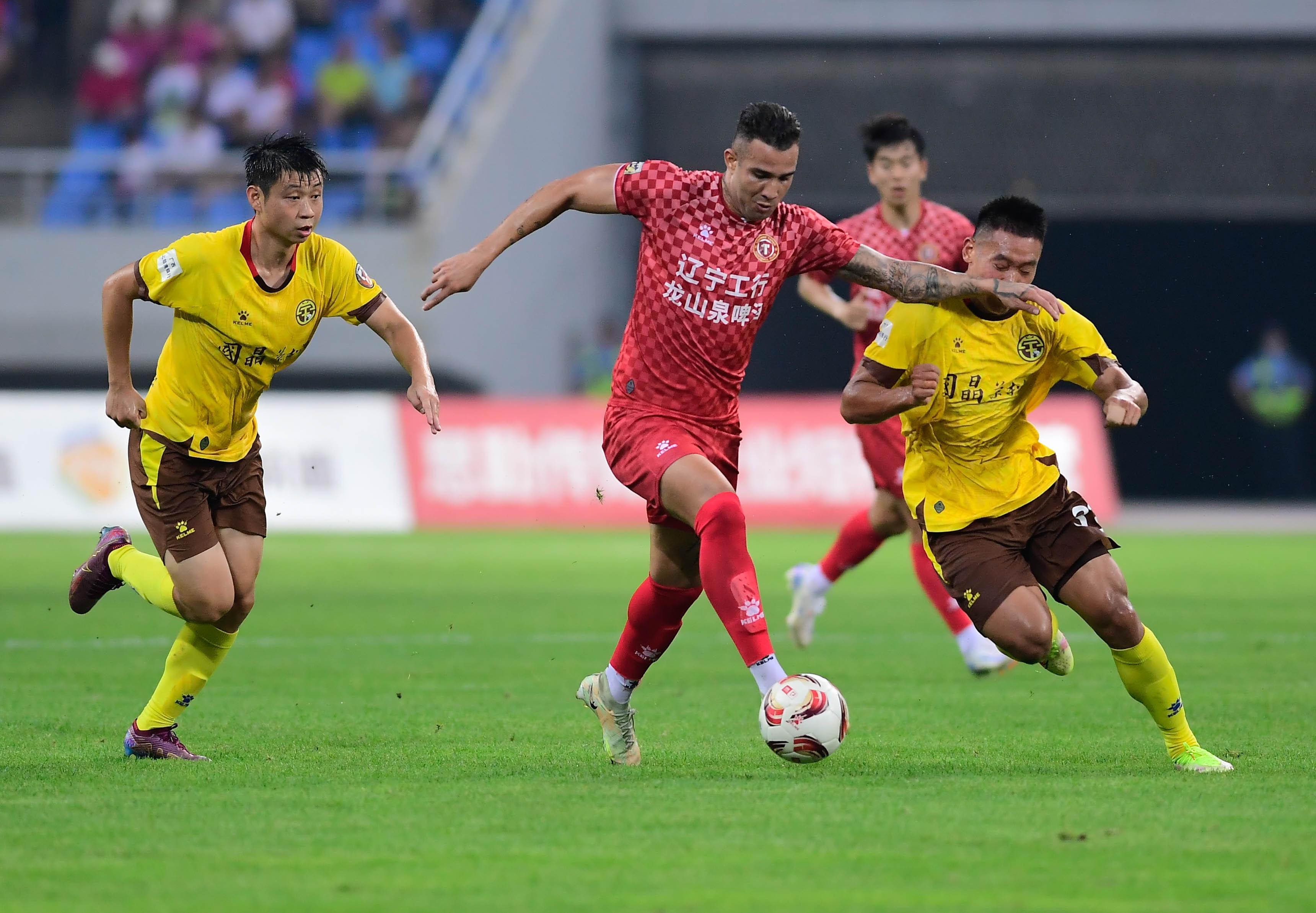 辽宁队凭借团队合作，豪取胜利