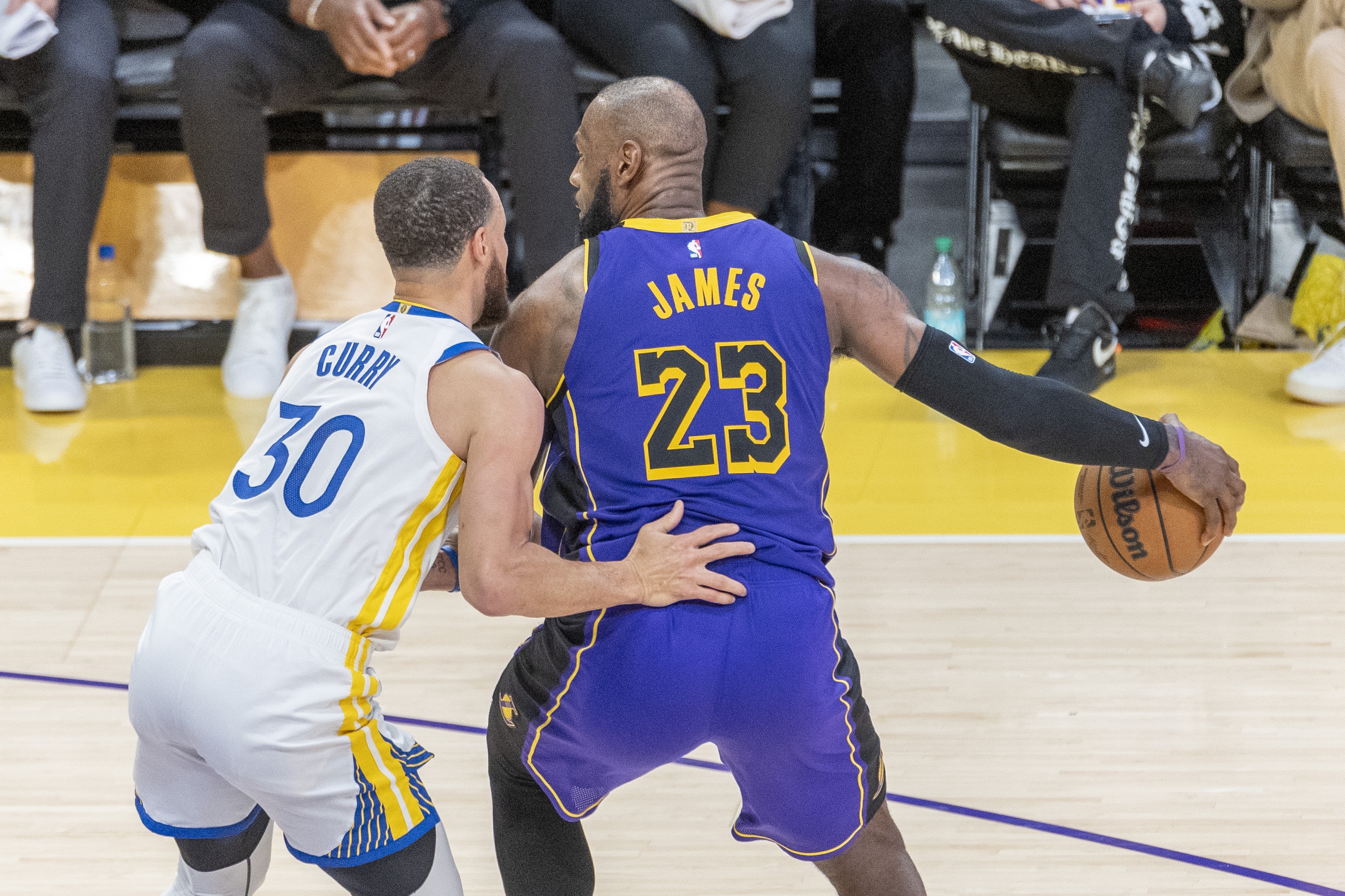 库兹马爆砍35分,湖人横扫太阳迎来三连胜的简单介绍 库兹马爆砍35分,湖人横扫太阳迎来三连胜的简单介绍