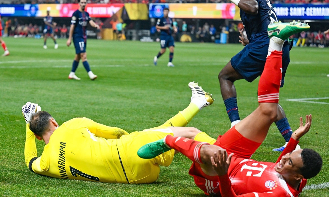 关于足球赛事场面惊心动魄，观众惊叹不已的信息