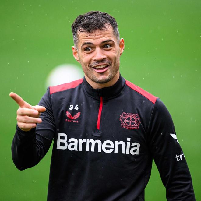 包含勒沃库森卫冕德甲冠军，永垂不朽的足球传奇的词条