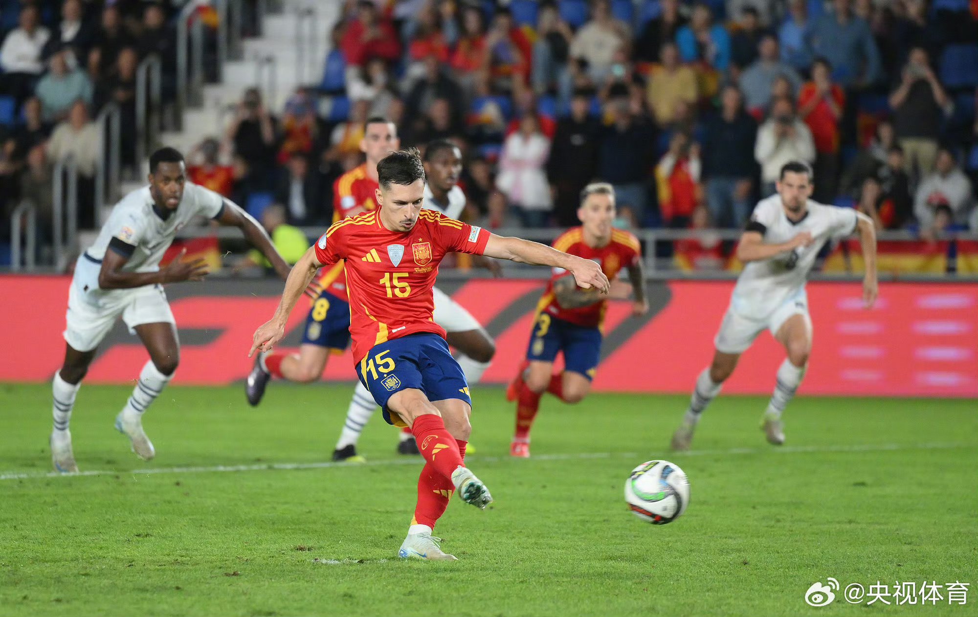 瑞士球队成功击败对手，晋级到强