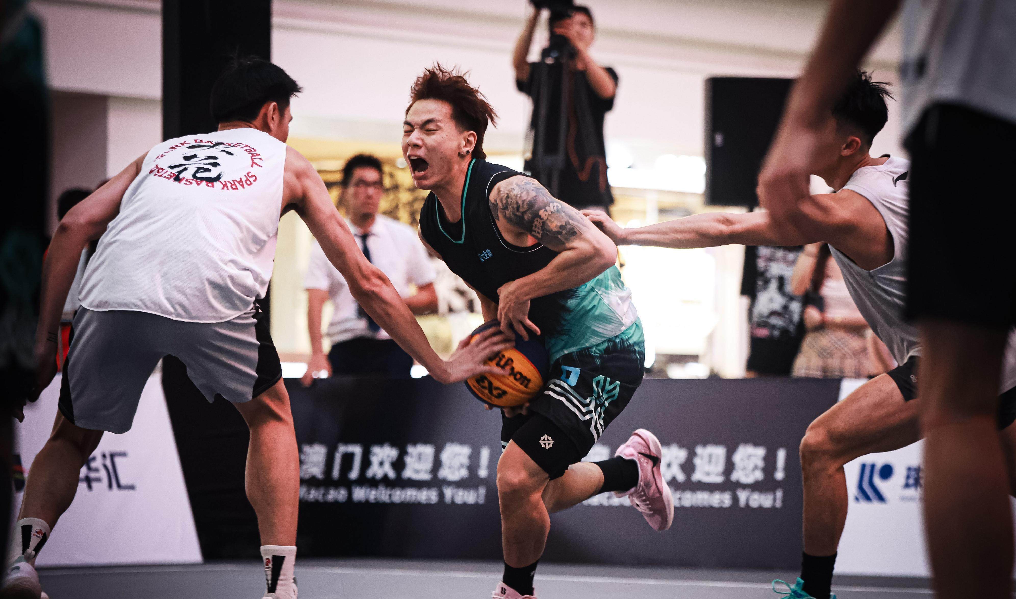 包含篮球世界巡回赛探索国际市场的词条