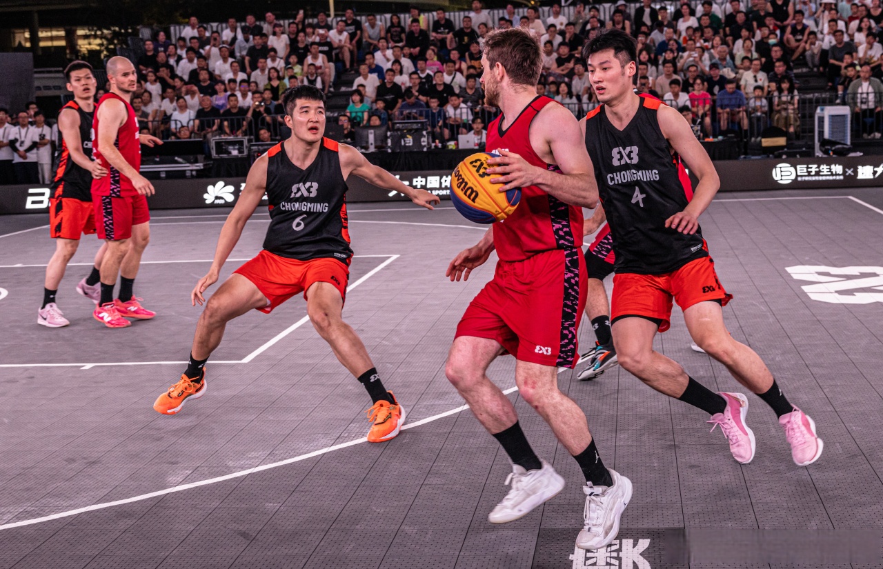 包含篮球世界巡回赛探索国际市场的词条