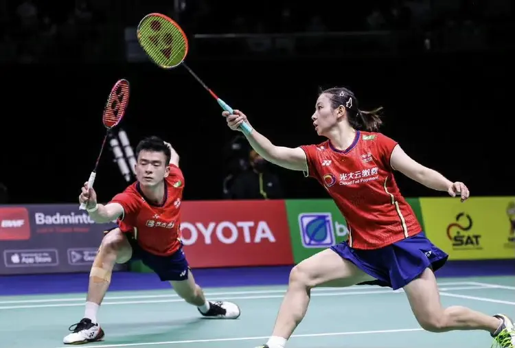 关于中国队力克韩国队，黄鸭组合刷新纪录的信息