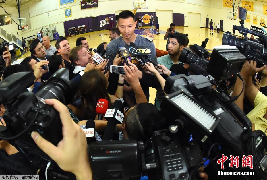 湖人碾压深圳队，易建联点燃赛场的简单介绍