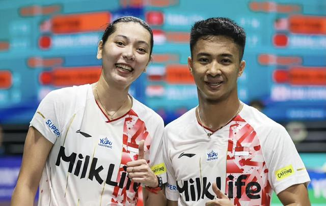 包含法国队鏖战印尼队，黄鸭组合带队取胜的词条