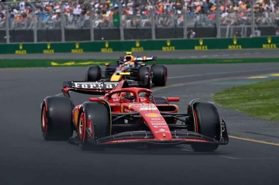 包含威廉姆斯碾压红牛车队，塞恩斯扛起全队的词条