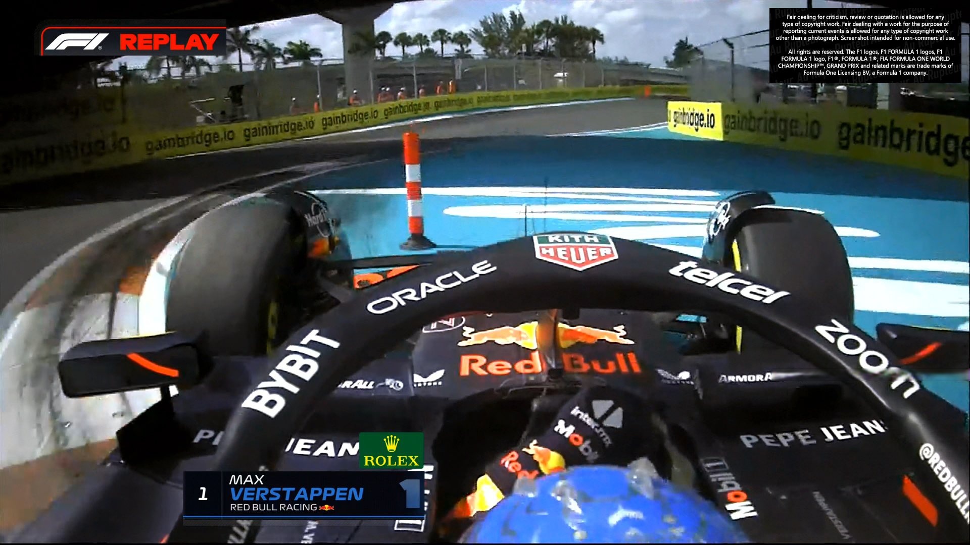 包含阿斯顿马丁鏖战梅赛德斯，维斯塔潘点燃赛场的词条