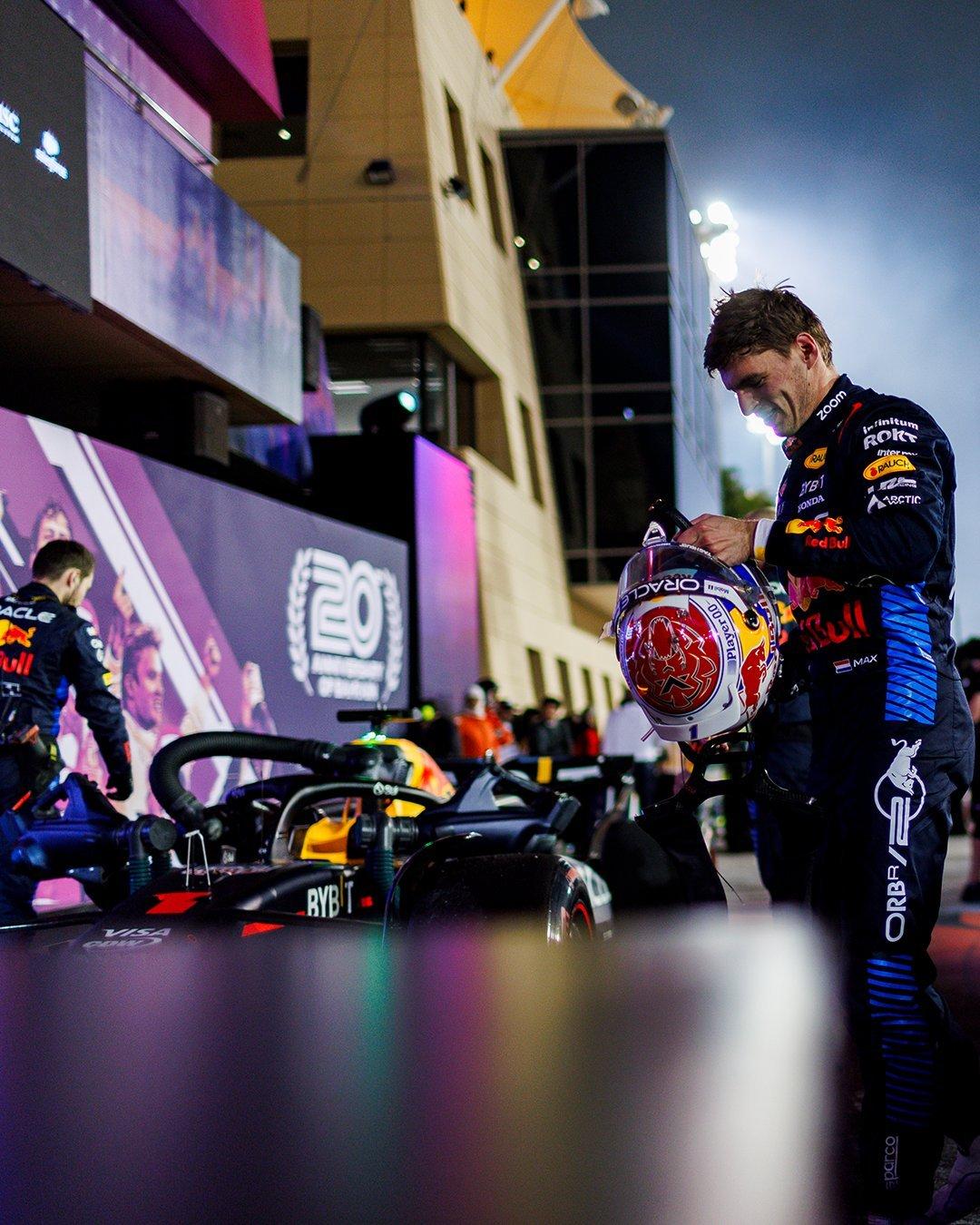 包含阿斯顿马丁鏖战梅赛德斯，维斯塔潘点燃赛场的词条