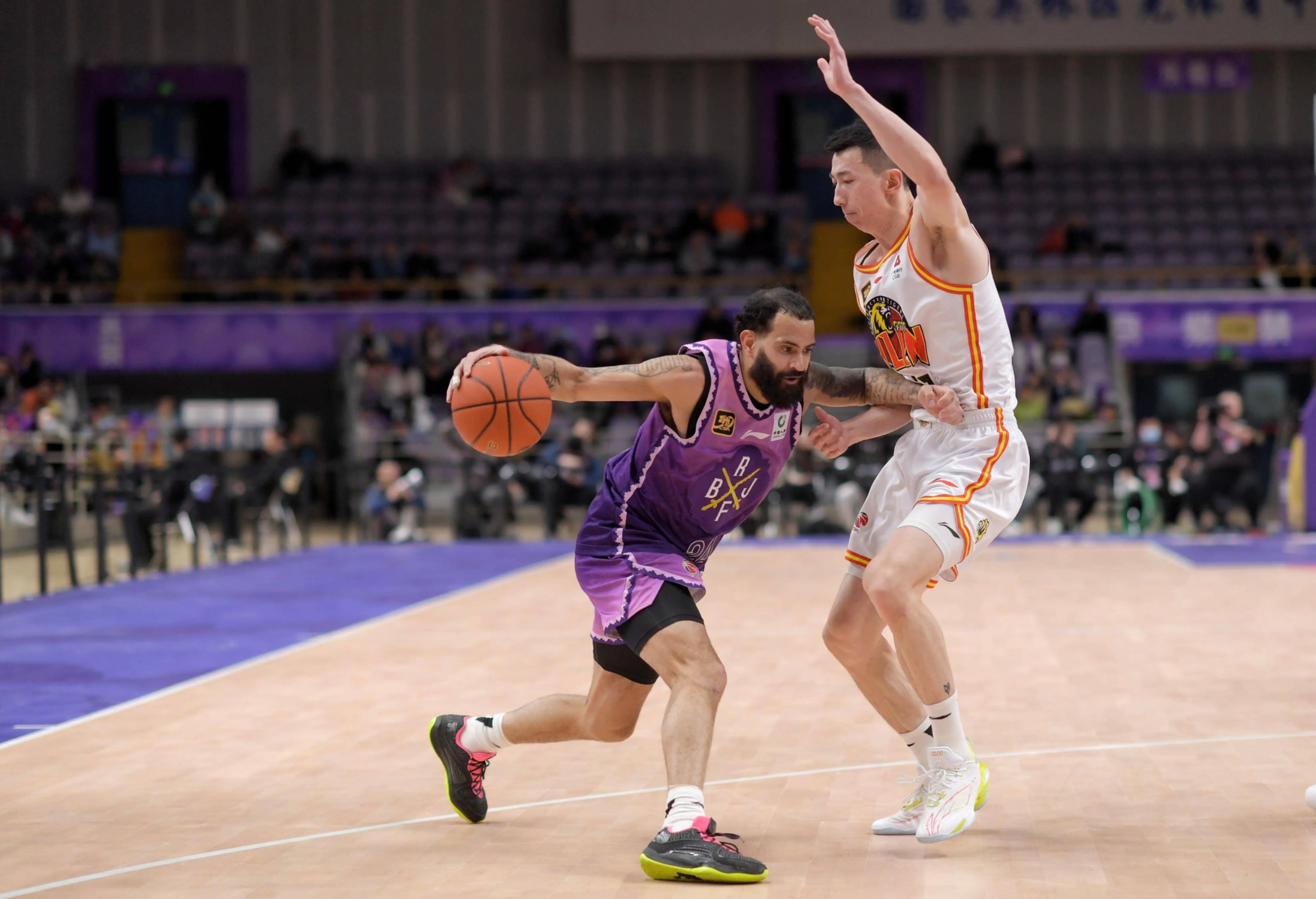 青岛队力克山西队，戈贝尔关键制胜