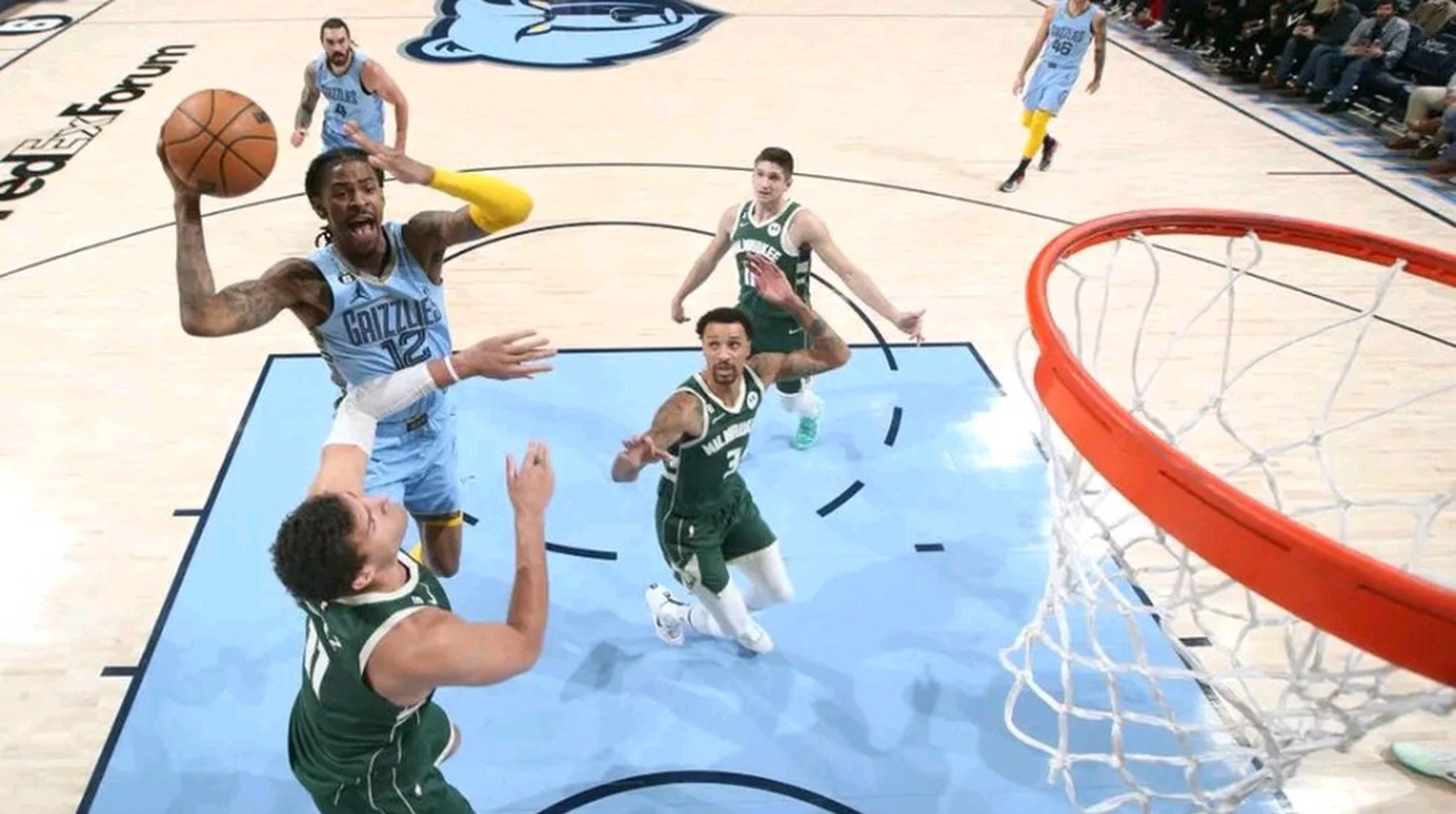 火箭险胜广东队，莫兰特状态火热