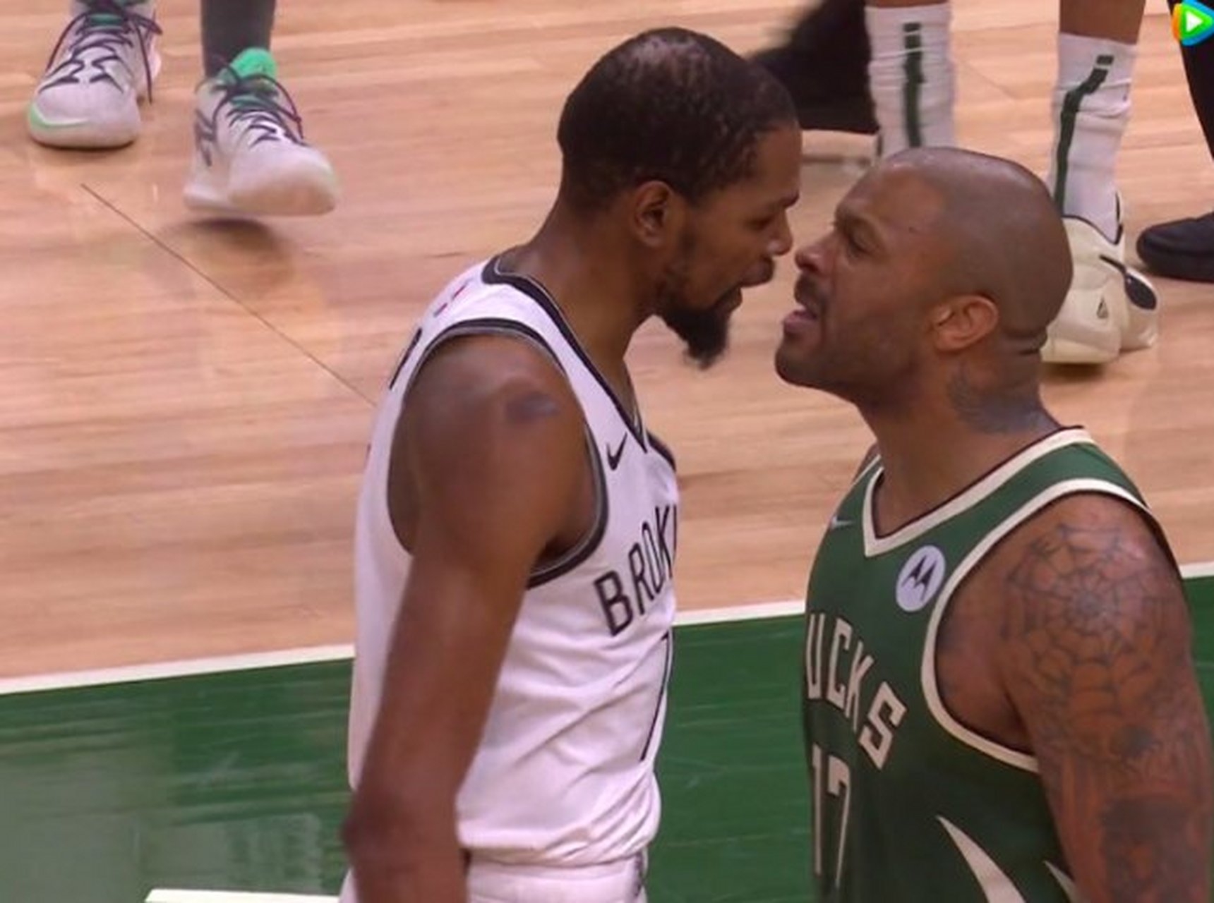 包含雄鹿碾压篮网，保罗统治全场的词条