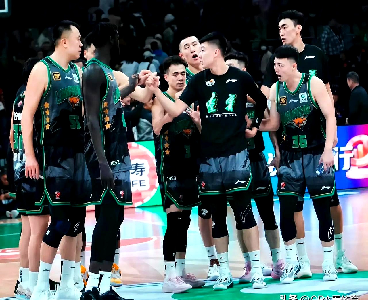 辽宁队险胜福建队，约基奇带队取胜