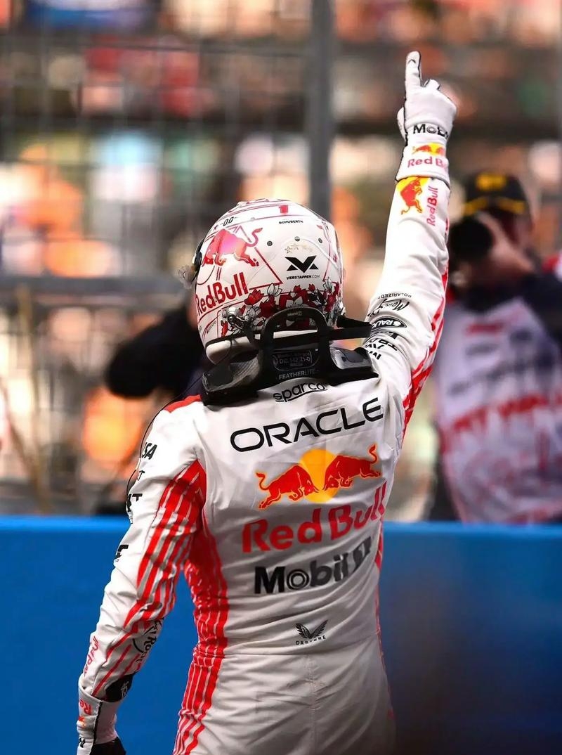 迈凯伦横扫红牛二队，拉塞尔刷新纪录的简单介绍