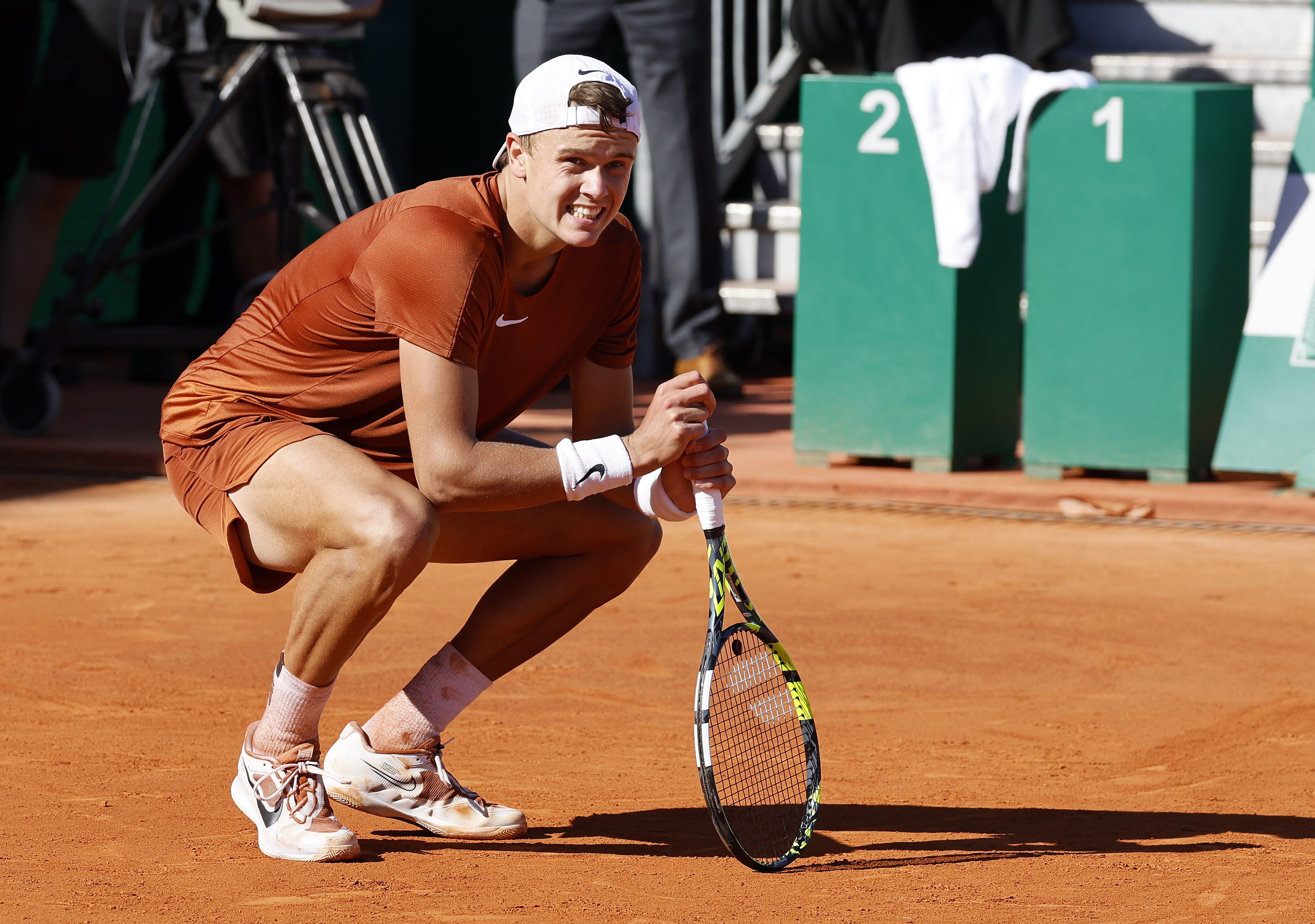 关于蒙特卡洛大师赛险胜美网，兹维列夫刷新纪录的信息