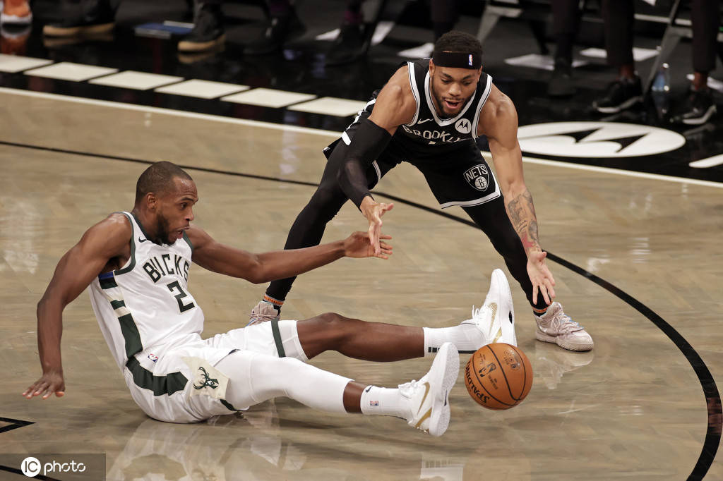 魔术险胜雄鹿，汉密尔顿统治全场