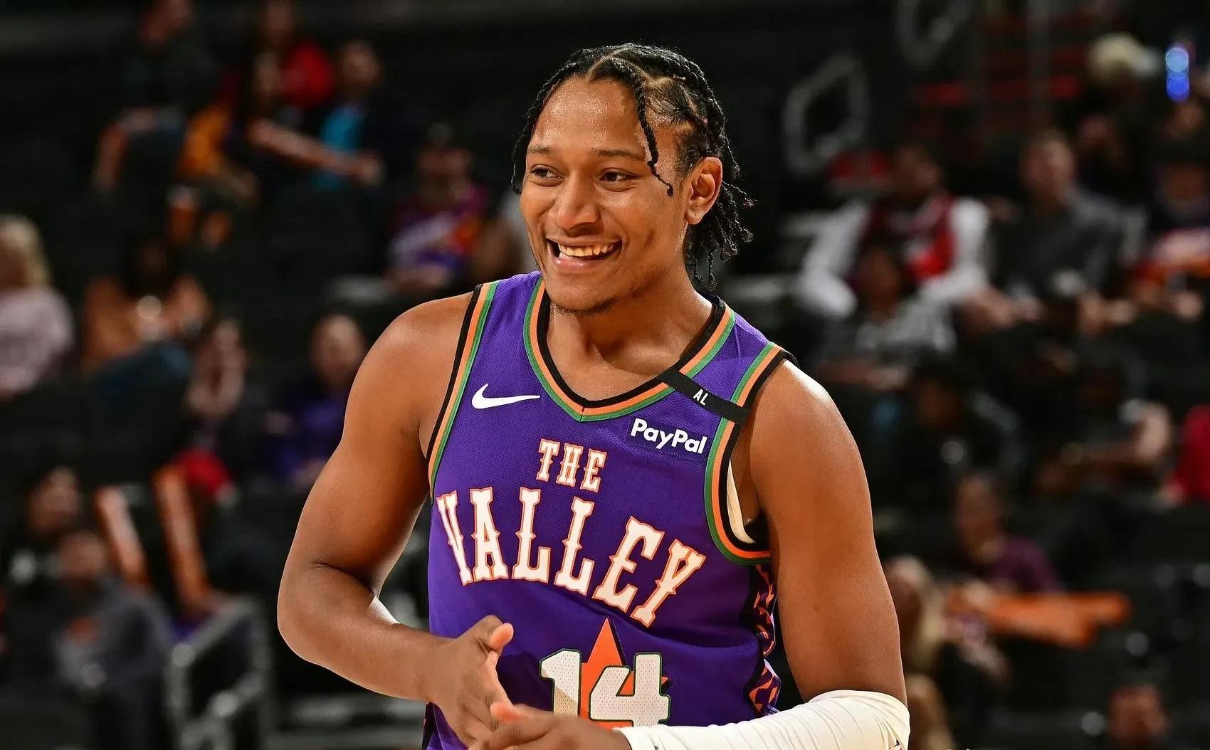 包含快船轻取掘金，易建联统治全场的词条