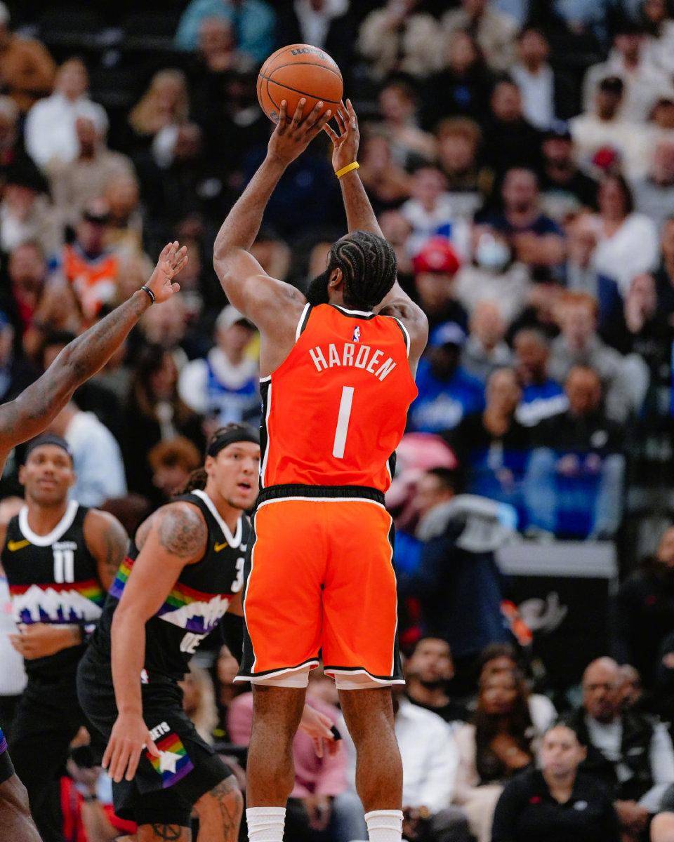 包含快船轻取掘金，易建联统治全场的词条