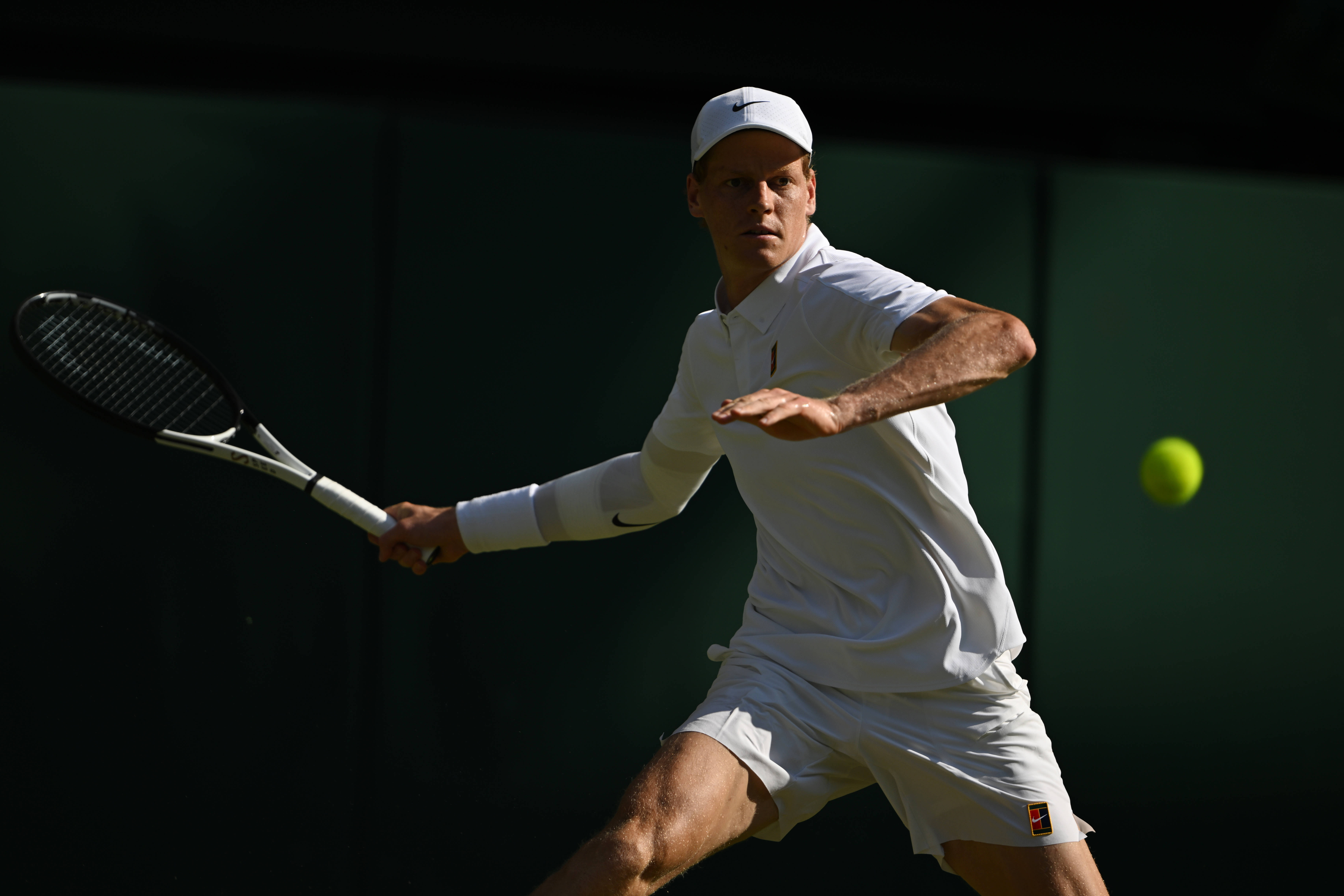 温网险胜美网，辛纳带队取胜