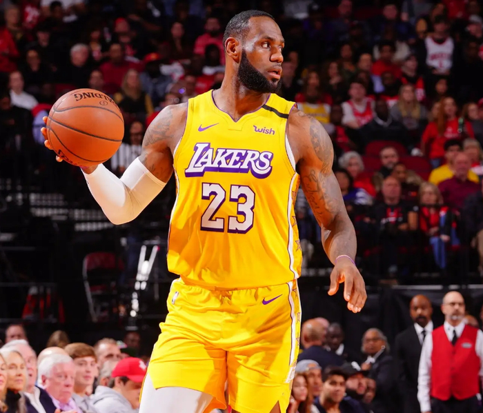 包含76人横扫深圳队，詹姆斯点燃赛场的词条