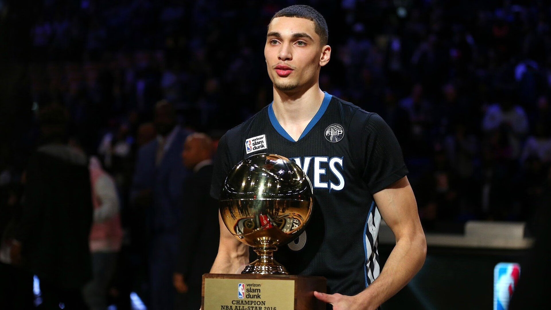 塔图姆用实力证明自己，深圳队节奏掌控雄鹿